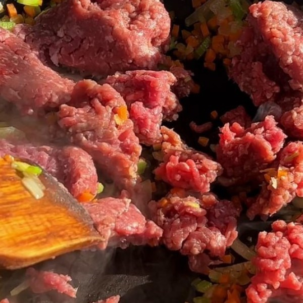 Лумакони, фаршированные запеченным мясом Болоньезе