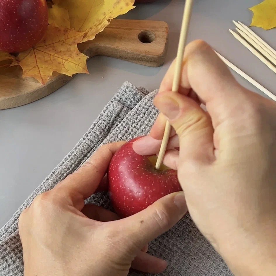 Яблоки в карамели - пошаговый рецепт с фото на Готовим дома